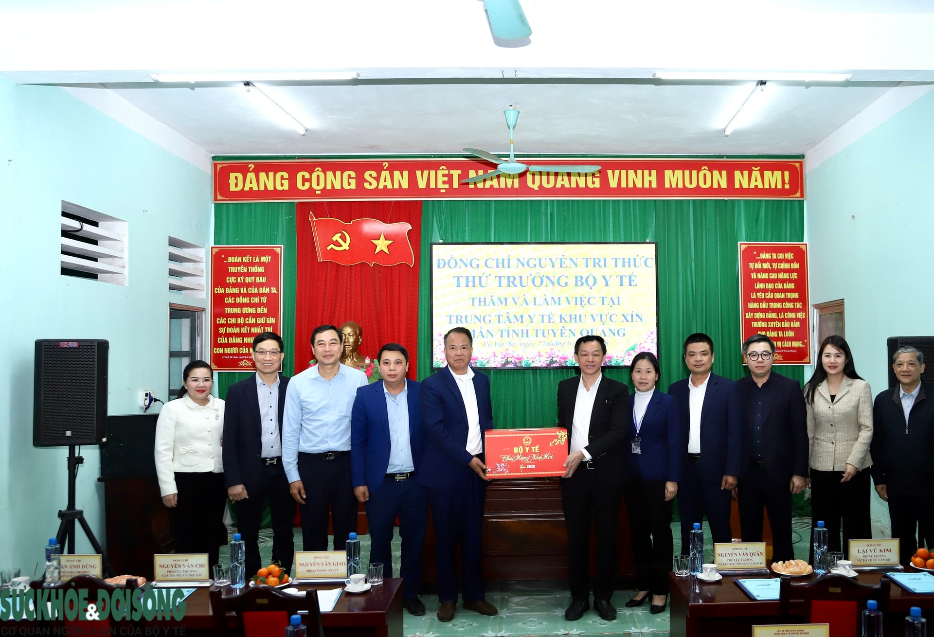 Thứ trưởng Bộ Y tế về xã biên giới Pà Vầy Sủ, lắng nghe thực tiễn y tế cơ sở- Ảnh 14.