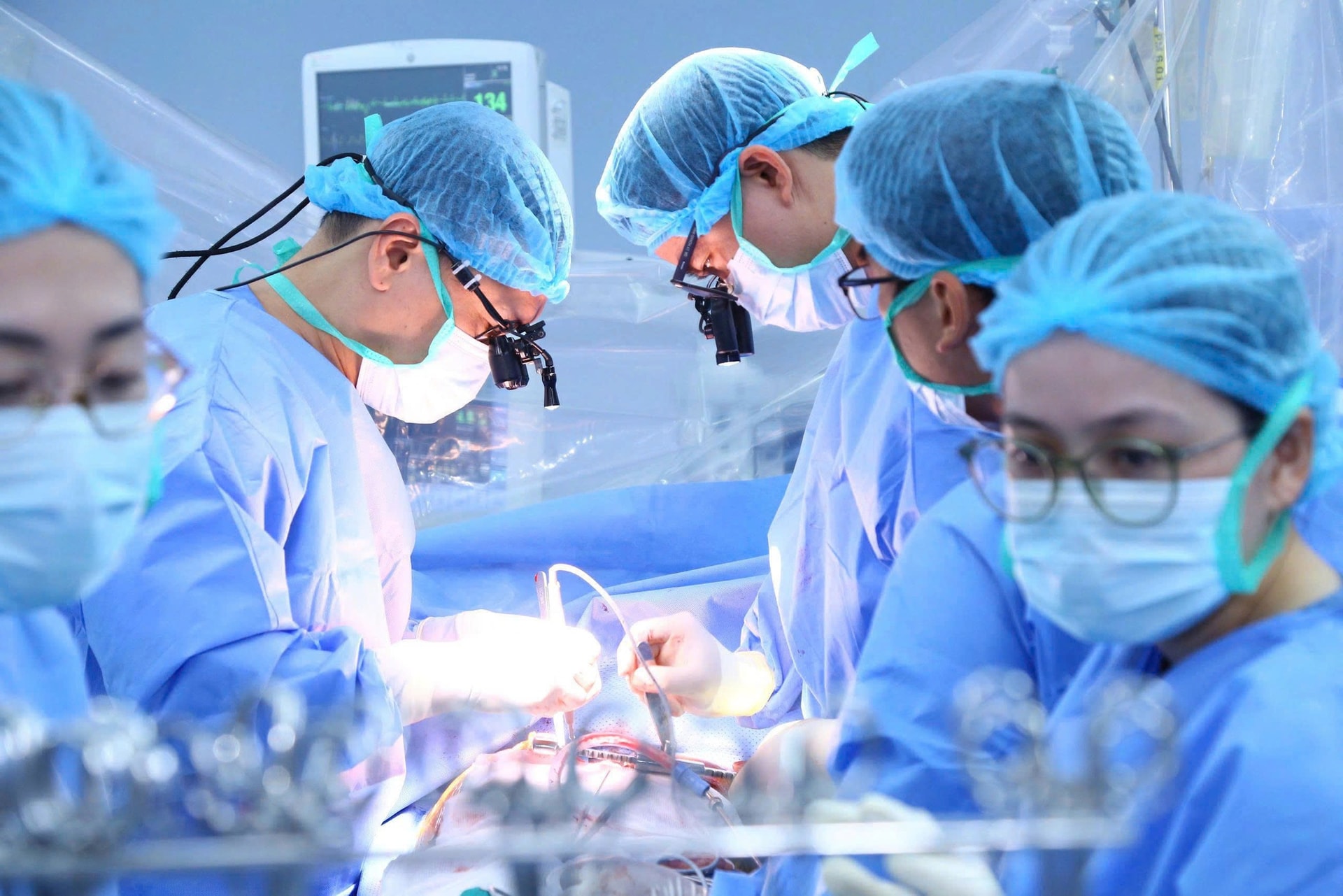 Bệnh viện 108 đạt mốc 1.000 ca ghép tạng, ứng dụng robot trong lấy, ghép tạng- Ảnh 2. Bệnh viện 108 đạt mốc 1.000 ca ghép tạng, ứng dụng robot trong lấy, ghép tạng- Ảnh 2.