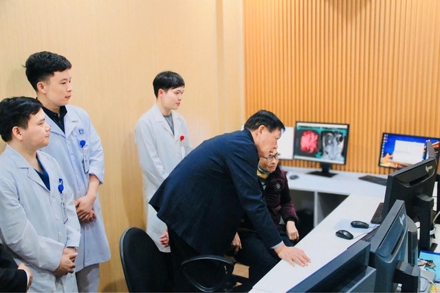 Thứ trưởng Bộ Y tế Đỗ Xuân Tuyên: Khám sức khỏe định kỳ miễn phí là nền tảng tiến tới miễn viện phí cơ bản- Ảnh 6.