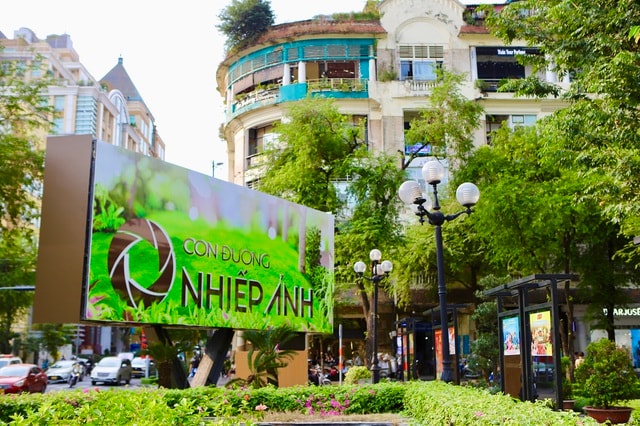 Người dân thích thú check-in Con đường nhiếp ảnh 'độc nhất vô nhị' ở TPHCM- Ảnh 6.