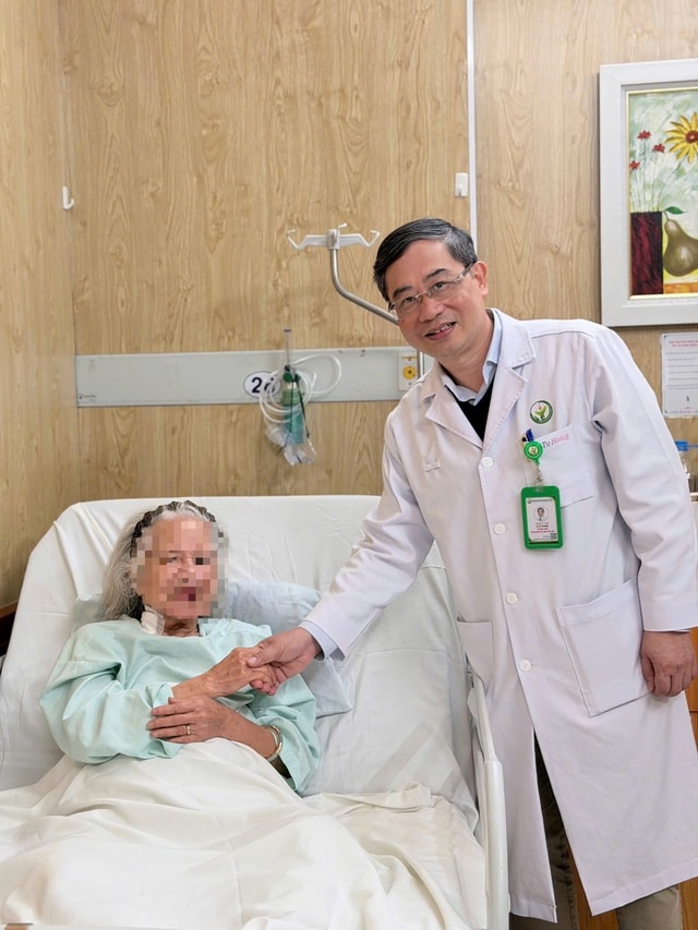 Cứu sống cụ bà 92 tuổi mắc u đại tràng kèm nhiều bệnh nền- Ảnh 3.