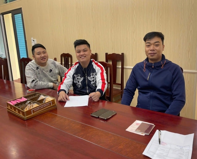 Nhận 400 triệu đồng từ tài khoản lạ, thầy giáo làm điều bất ngờ- Ảnh 1.