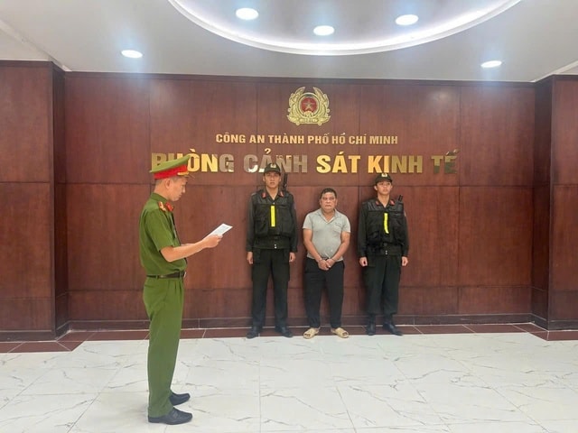 TPHCM: Triệt phá đường dây ngâm hơn 3.000 tấn ốc bươu trong 'thủy tinh lỏng'- Ảnh 1. TPHCM: Triệt phá đường dây ngâm hơn 3.000 tấn ốc bươu trong 'thủy tinh lỏng'- Ảnh 1.