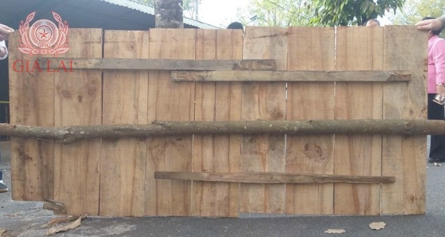 Công an tỉnh Gia Lai phát động toàn dân cung cấp thông tin liên quan đến vụ cướp ngân hàng- Ảnh 3. Công an tỉnh Gia Lai phát động toàn dân cung cấp thông tin liên quan đến vụ cướp ngân hàng- Ảnh 3.