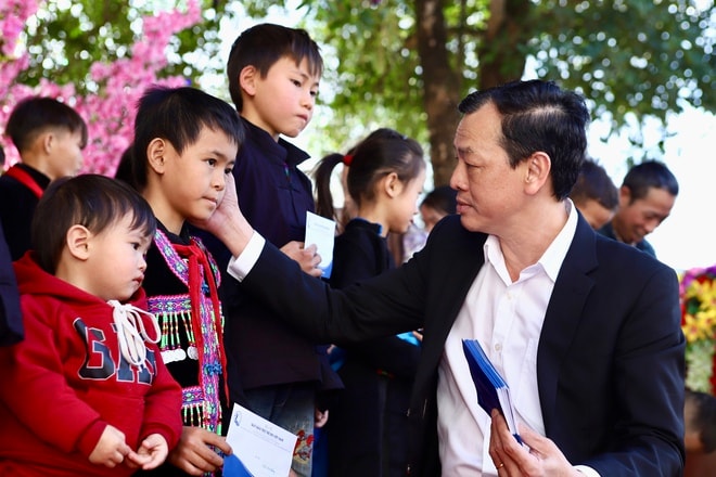 Thứ trưởng Bộ Y tế về xã biên giới Pà Vầy Sủ, lắng nghe thực tiễn y tế cơ sở- Ảnh 10.