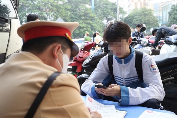 Hà Nội: Xử lý gần 1.700 học sinh vi phạm giao thông trong tháng đầu năm 2026- Ảnh 1. Hà Nội: Xử lý gần 1.700 học sinh vi phạm giao thông trong tháng đầu năm 2026- Ảnh 1.