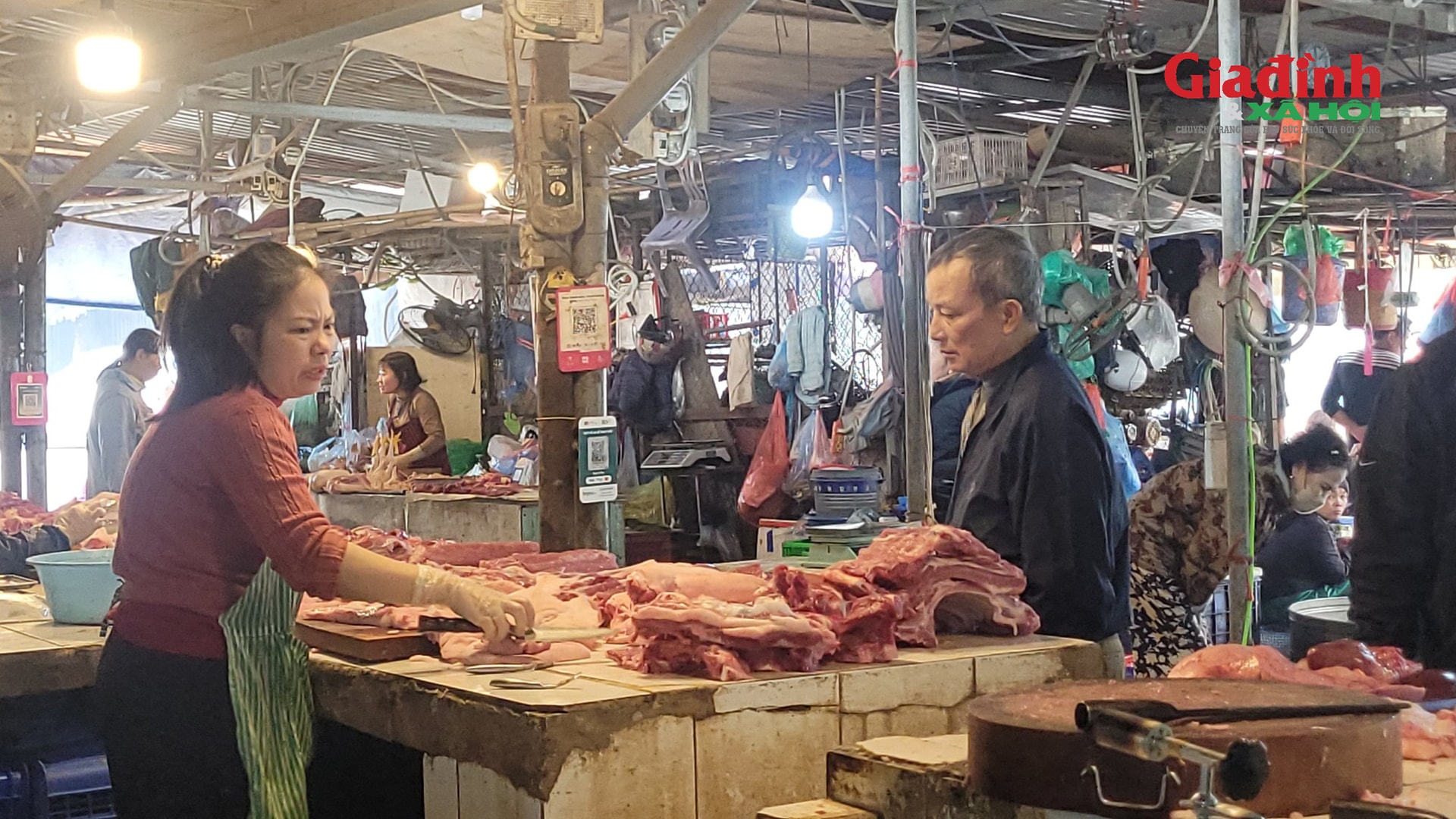 Sau dịch tả lợn châu Phi, giá thịt lợn lên mức 160.000 đồng/kg tại các chợ Hà Nội dịp cận Tết Nguyên đán- Ảnh 1. Sau dịch tả lợn châu Phi, giá thịt lợn lên mức 160.000 đồng/kg tại các chợ Hà Nội dịp cận Tết Nguyên đán- Ảnh 1.