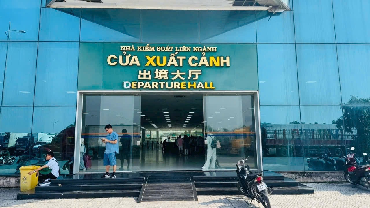 Quảng Ninh tăng cường phòng, chống dịch do virus Nipah tại các cửa khẩu, cảng biển, sân bay- Ảnh 1. Quảng Ninh tăng cường phòng, chống dịch do virus Nipah tại các cửa khẩu, cảng biển, sân bay- Ảnh 1.