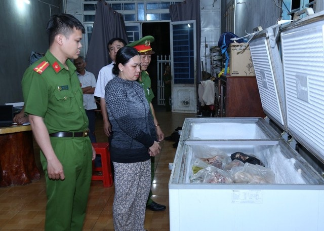 Bắt tạm giam đối tượng tiêu thụ khoảng 12 tấn thịt lợn nhiễm dịch tả châu Phi- Ảnh 1. Bắt tạm giam đối tượng tiêu thụ khoảng 12 tấn thịt lợn nhiễm dịch tả châu Phi- Ảnh 1.