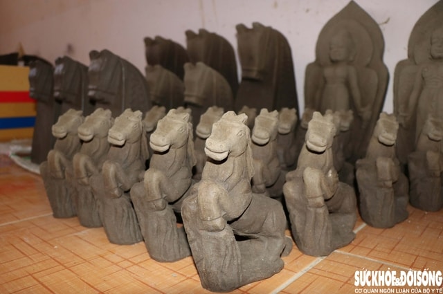 Độc đáo những linh vật ngựa đất nung chuẩn bị đón Tết Bính Ngọ 2026- Ảnh 6.