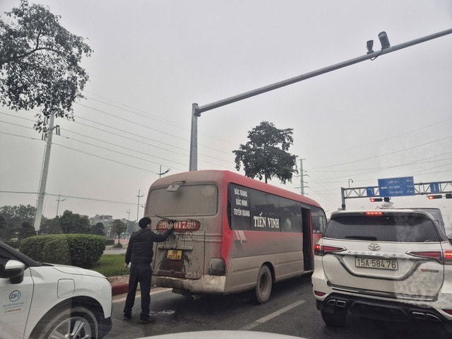 Trường hợp nào không bị xử phạt khi bùn đất che kín biển số?- Ảnh 1.