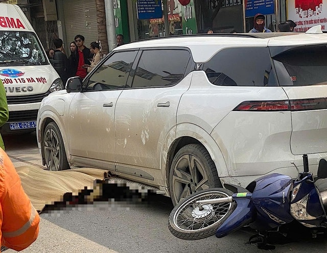 Hà Nội: Ô tô đi lùi trên phố Khâm Thiên gây tai nạn nghiêm trọng- Ảnh 2.