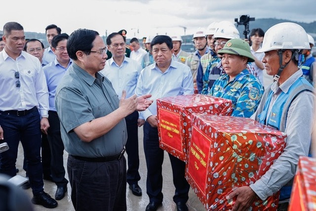 Thủ tướng: 'Chỉ bàn làm, không bàn lùi' với các dự án phục vụ APEC 2027 tại Phú Quốc- Ảnh 3.