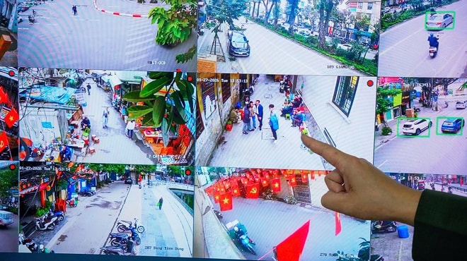 Hà Nội: Camera của Công an phường 'soi' rõ vi phạm trật tự đô thị- Ảnh 2. Hà Nội: Camera của Công an phường 'soi' rõ vi phạm trật tự đô thị- Ảnh 2.
