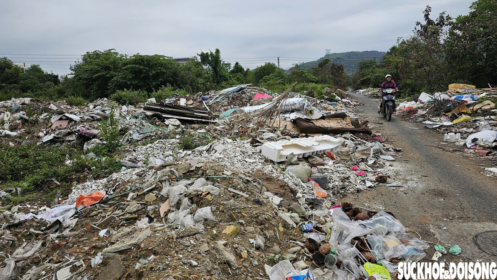 Bao giờ chấm dứt cảnh rác thải bủa vây khu quy hoạch ở Huế?- Ảnh 2.