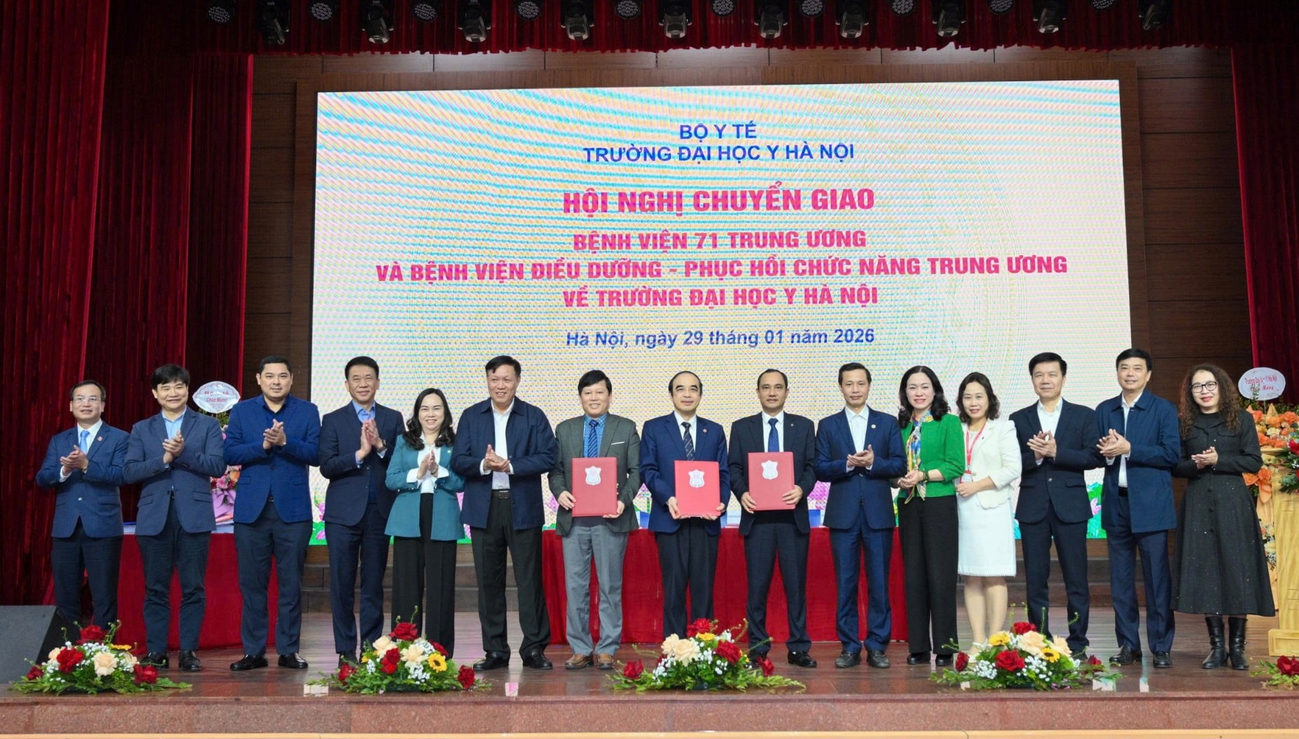 2 bệnh viện trung ương chính thức chuyển giao về Trường Đại học Y Hà Nội- Ảnh 4. 2 bệnh viện trung ương chính thức chuyển giao về Trường Đại học Y Hà Nội- Ảnh 4.