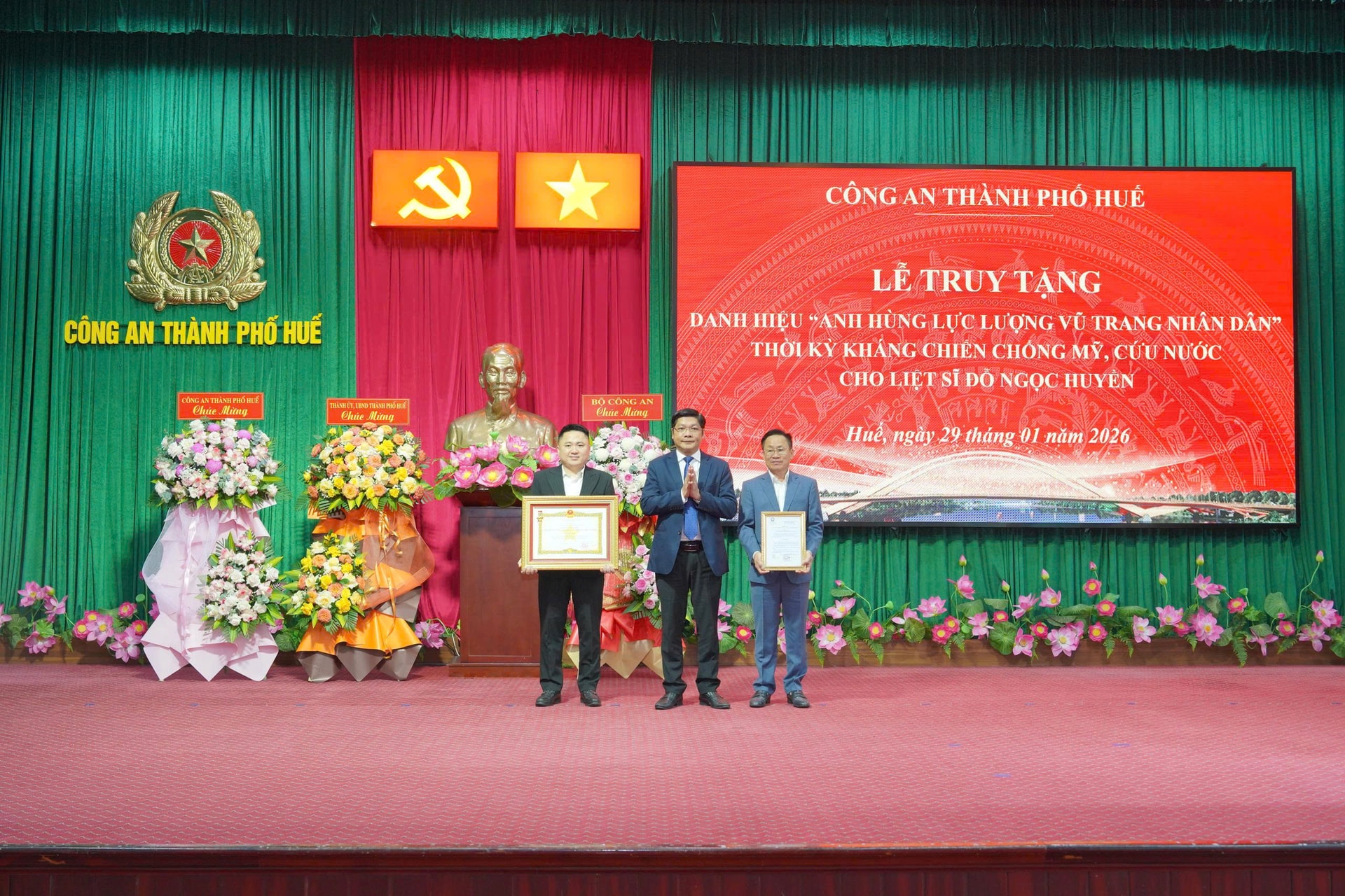 Truy tặng danh hiệu Anh hùng lực lượng vũ trang nhân dân cho liệt sĩ Đỗ Ngọc Huyền- Ảnh 1.