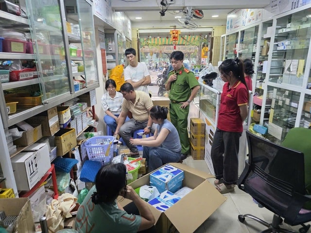 Cảnh báo từ vụ buôn bán trái phép thạch tín trắng trong nha khoa- Ảnh 1. Cảnh báo từ vụ buôn bán trái phép thạch tín trắng trong nha khoa- Ảnh 1.