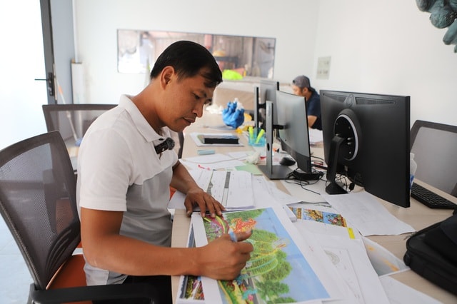 Thâu đêm chế tác linh vật ngựa khổng lồ biết cử động cho đường hoa Nguyễn Huệ 2026- Ảnh 23.