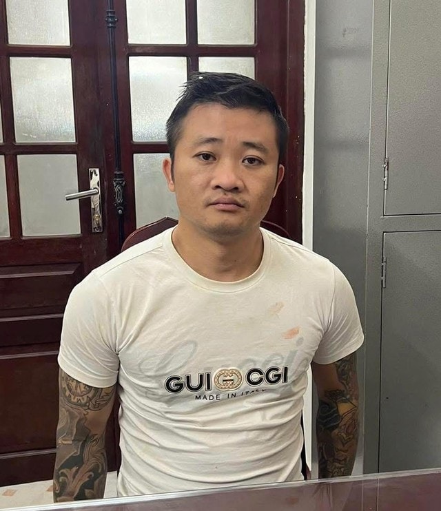 Bắt Nguyễn Ngọc Hoàng vì dùng xi lanh chứa axit phun vào mặt cụ ông U80- Ảnh 1. Bắt Nguyễn Ngọc Hoàng vì dùng xi lanh chứa axit phun vào mặt cụ ông U80- Ảnh 1.