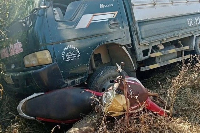 Xe tải tự trôi tông bé gái 10 tuổi tử vong- Ảnh 1.