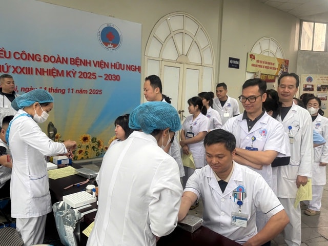 Hơn 160 đơn vị máu từ nhân viên y tế Bệnh viện Hữu Nghị tiếp sức người bệnh dịp cận Tết- Ảnh 1.