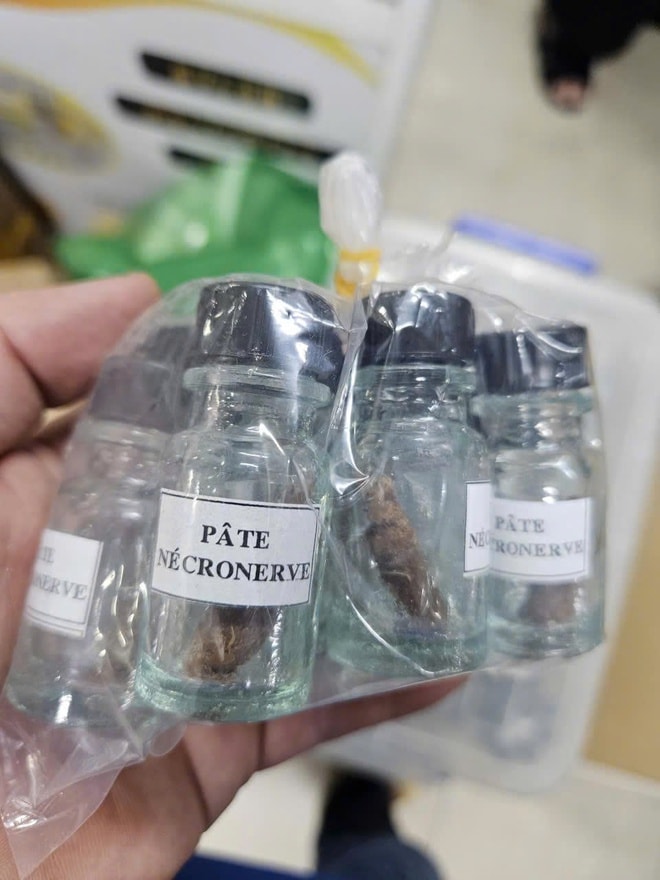 Cảnh báo từ vụ buôn bán trái phép thạch tín trắng trong nha khoa- Ảnh 4. Cảnh báo từ vụ buôn bán trái phép thạch tín trắng trong nha khoa- Ảnh 4.