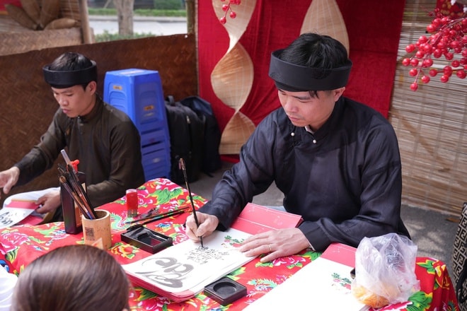 Người bệnh ở Bệnh viện K được 'tiếp sức' hơn 3.000 phần quà tại 'Hội chợ 0 đồng' - Ảnh 7.