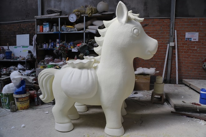 Thâu đêm chế tác linh vật ngựa khổng lồ biết cử động cho đường hoa Nguyễn Huệ 2026- Ảnh 11.