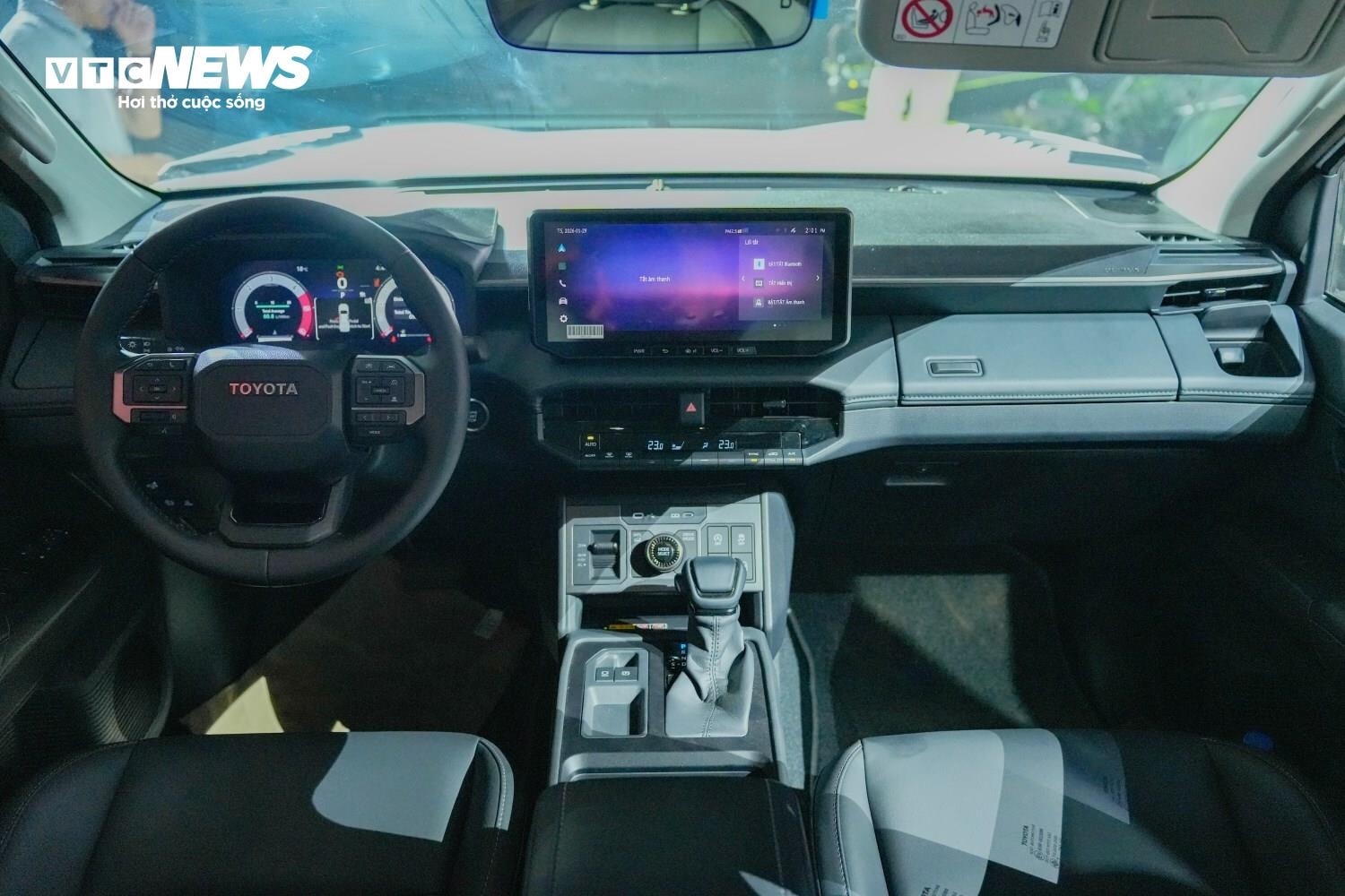 Toyota Hilux lột xác, tạo sức ép tới 'vua bán tải' Ranger bằng chiến lược giá - 5