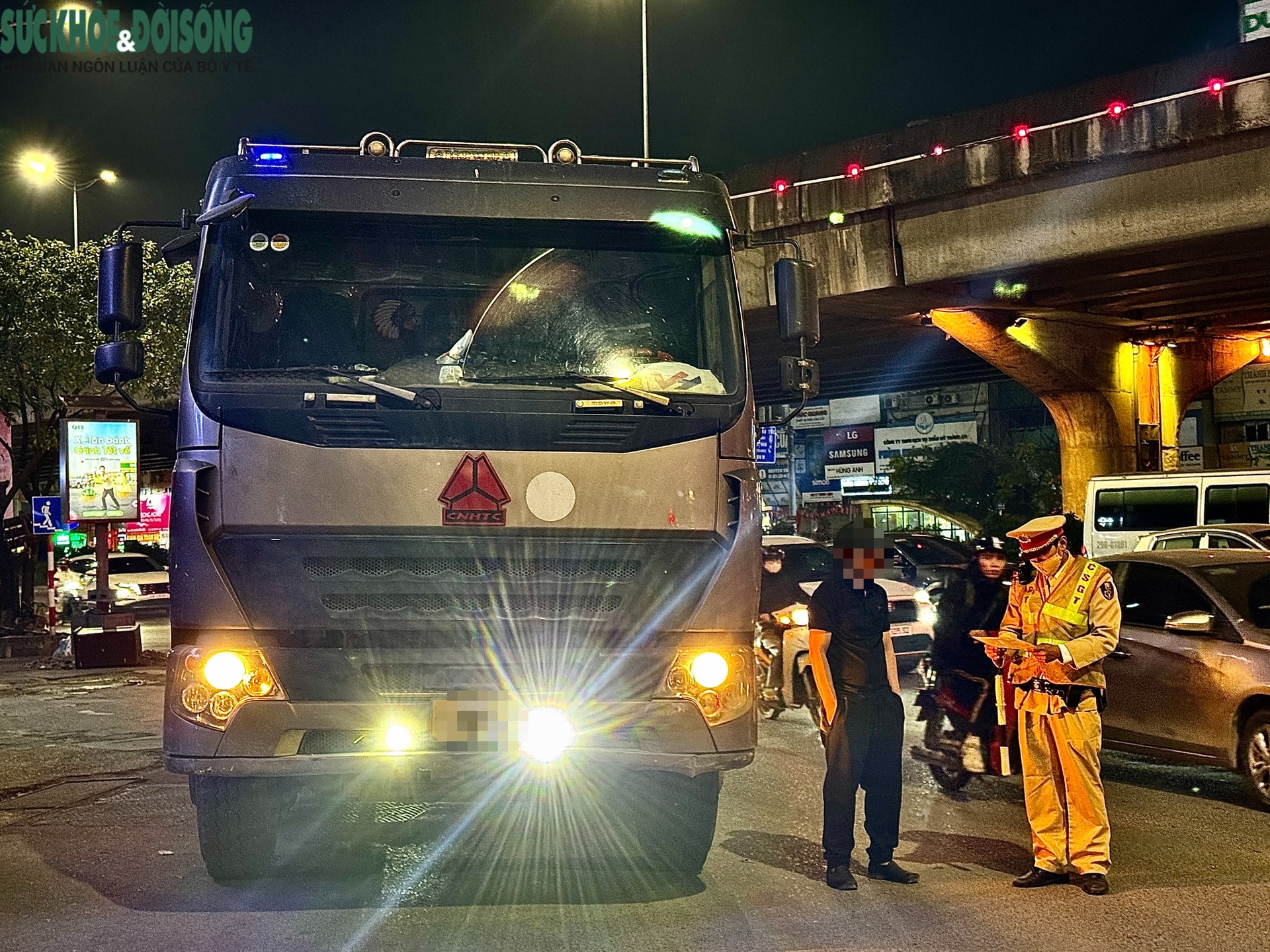 Đứng trước xe tự tay mình lắp thêm đèn chiếu sáng, tài xế thừa nhận 'có chói'- Ảnh 3.