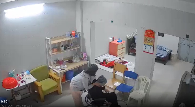 Vụ nữ giúp việc hành hạ cụ bà: ‘Hành vi đối xử tàn nhẫn, có thể bị xử lý hình sự’- Ảnh 3.