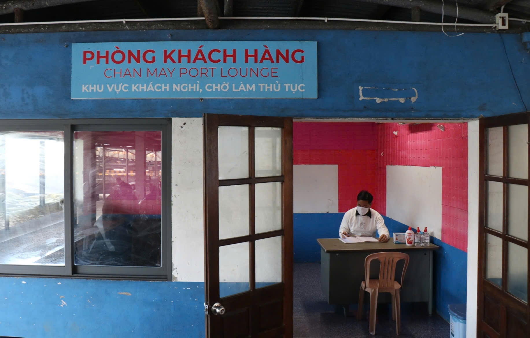 Cảng biển, sân bay ở Huế triển khai phòng chống nguy cơ xâm nhập virus Nipah - Ảnh 2. Cảng biển, sân bay ở Huế triển khai phòng chống nguy cơ xâm nhập virus Nipah - Ảnh 2.