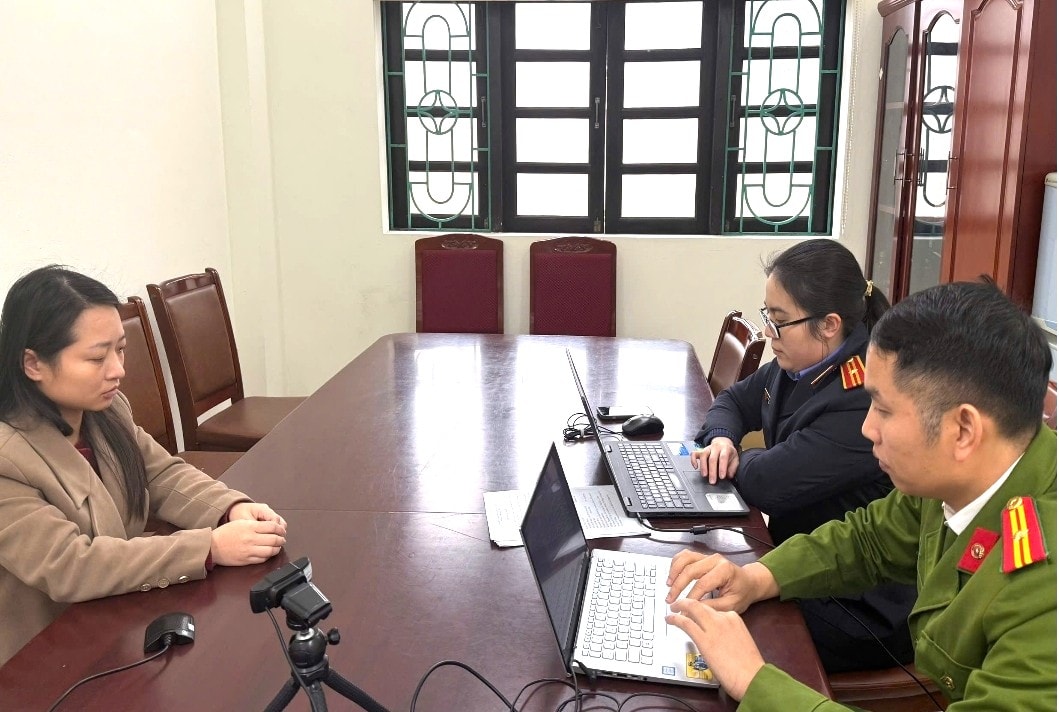 Tin lời kẻ lừa đảo làm được sổ đỏ và xin việc làm, hai nạn nhân mất gần 1 tỷ đồng- Ảnh 1.