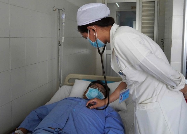 Cứu sống thanh niên 27 tuổi suy hô hấp nguy kịch bằng kỹ thuật ECMO- Ảnh 1.