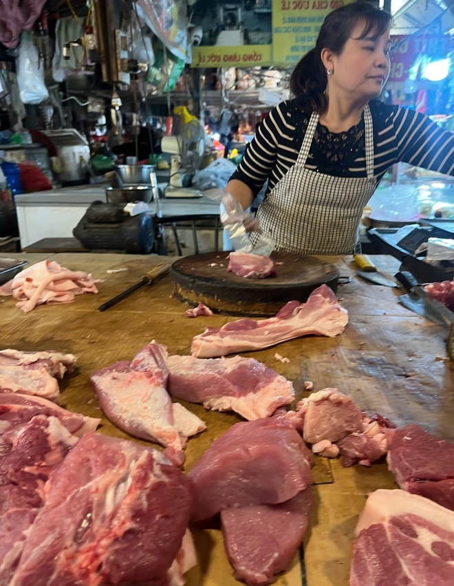 Hà Nội: Thịt lợn, trứng tăng giá trước Tết- Ảnh 2. Hà Nội: Thịt lợn, trứng tăng giá trước Tết- Ảnh 2.