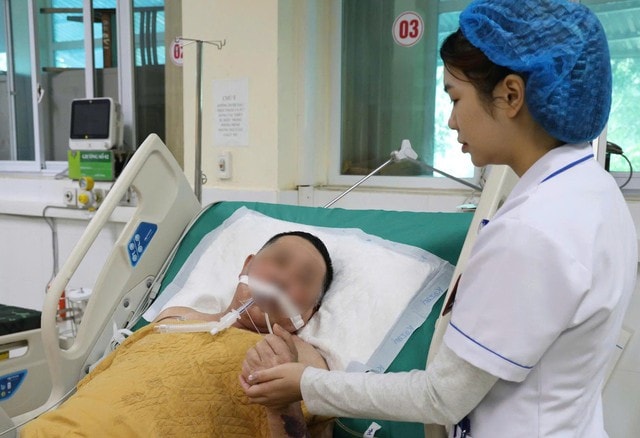 Thoát liệt nửa người nhờ đến viện sớm sau 30 phút đột quỵ- Ảnh 1.