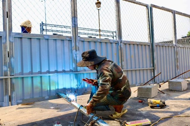 Lập rào chắn phục vụ thi công hầm chui trên Quốc lộ 13- Ảnh 6.