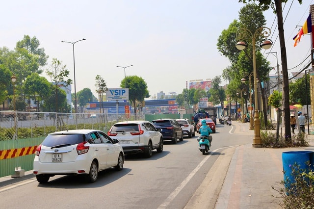 Lập rào chắn phục vụ thi công hầm chui trên Quốc lộ 13- Ảnh 9.