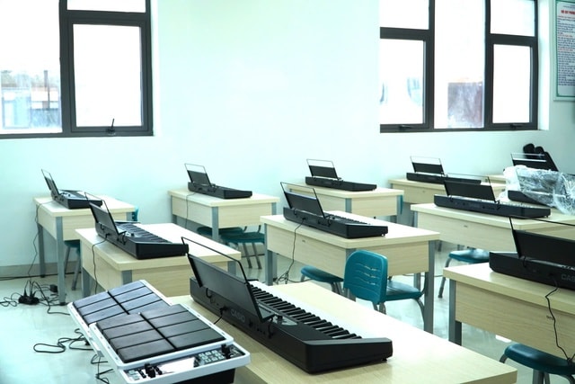 Máy tính bảng, nhạc cụ dân tộc… và ngôi trường '5 sao' hiện đại vùng biên giới Điện Biên- Ảnh 5.