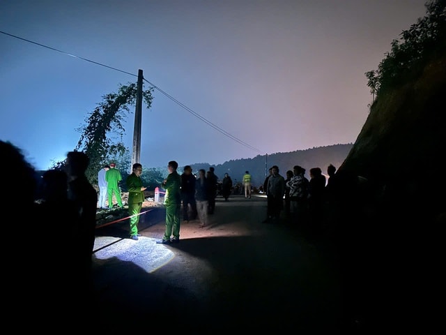 Ô tô lao xuống suối khiến 4 người thương vong- Ảnh 2.