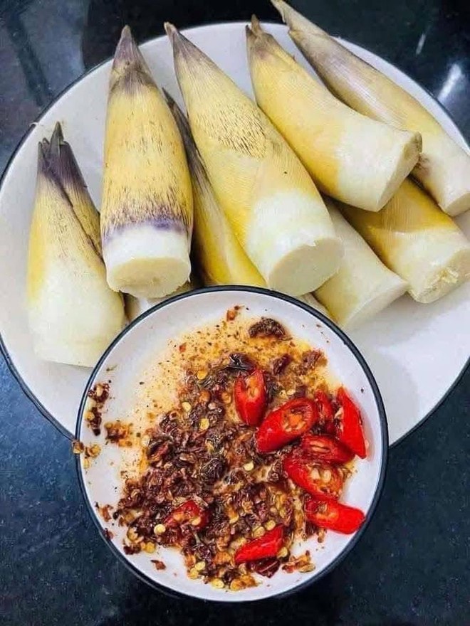 Măng vầu vào mùa, giá cao nhưng vẫn ‘đắt khách’- Ảnh 5.