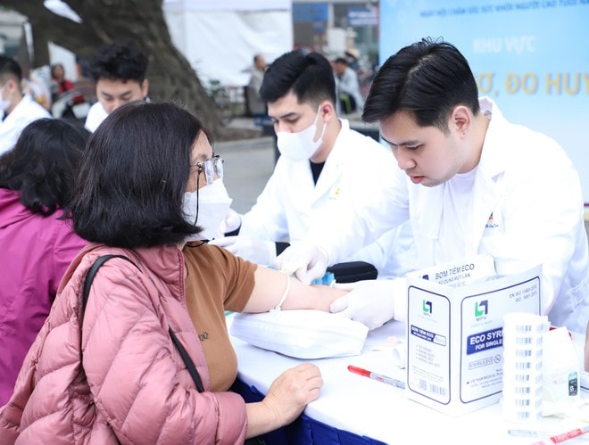 Hơn 1.000 người cao tuổi Thủ đô được tư vấn sức khoẻ miễn phí, hỗ trợ dinh dưỡng khoa học- Ảnh 8.