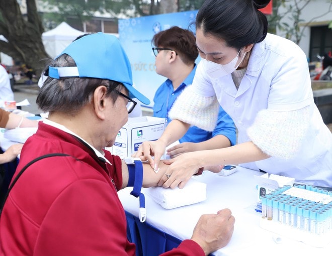 Hơn 1.000 người cao tuổi Thủ đô được tư vấn sức khoẻ miễn phí, hỗ trợ dinh dưỡng khoa học- Ảnh 5.