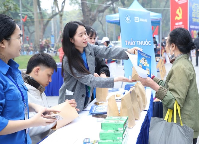 Hơn 1.000 người cao tuổi Thủ đô được tư vấn sức khoẻ miễn phí, hỗ trợ dinh dưỡng khoa học- Ảnh 10.