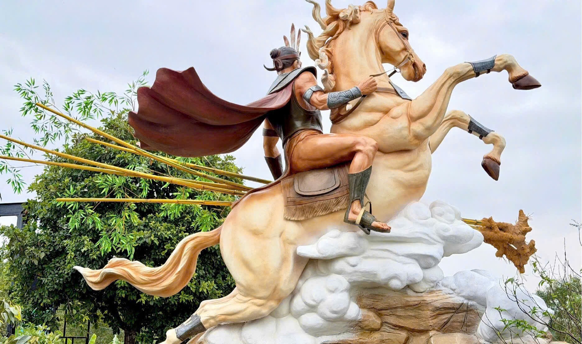 Linh vật Tết Bính Ngọ 2026 ra mắt nhiều nơi ở Quảng Trị- Ảnh 9.