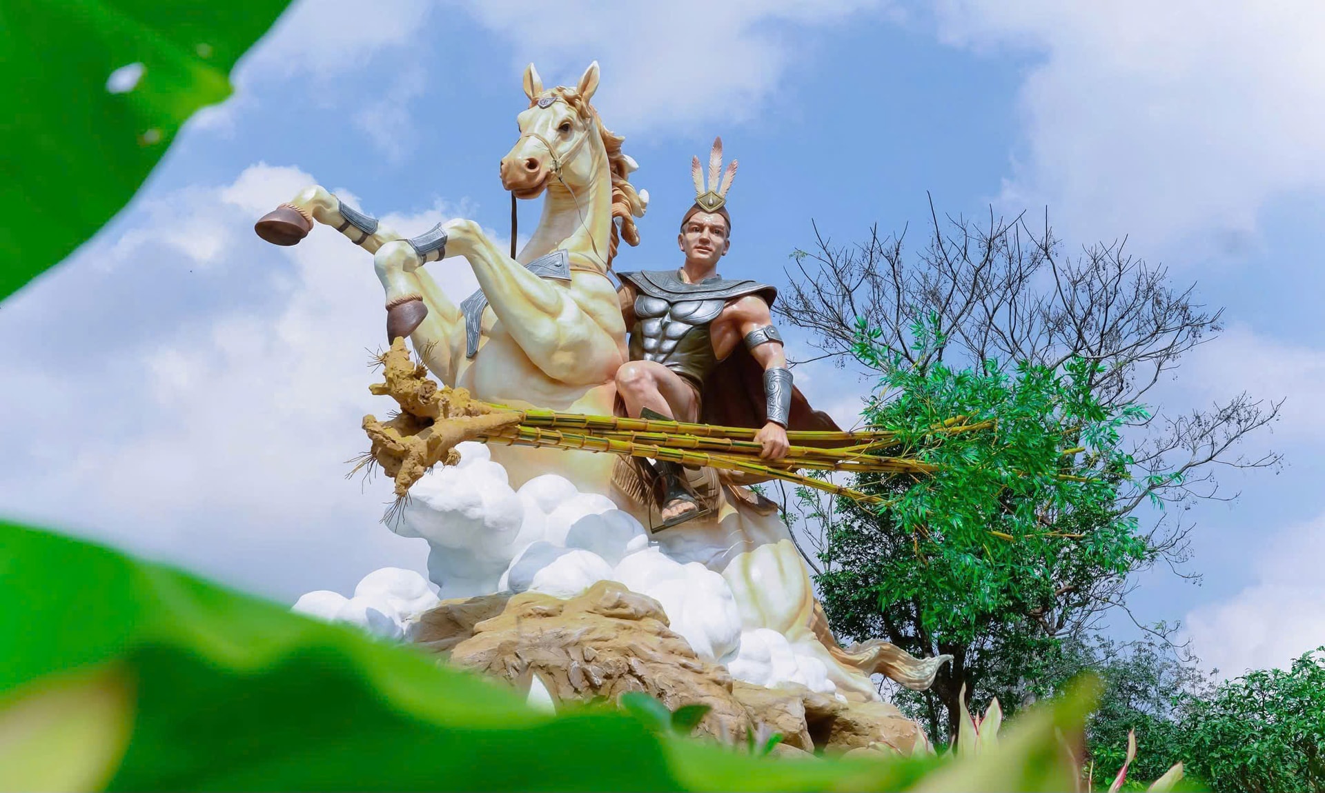 Linh vật Tết Bính Ngọ 2026 ra mắt nhiều nơi ở Quảng Trị- Ảnh 8.