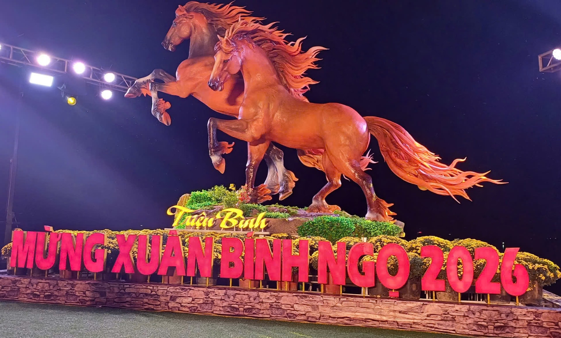 Linh vật Tết Bính Ngọ 2026 ra mắt nhiều nơi ở Quảng Trị- Ảnh 5.