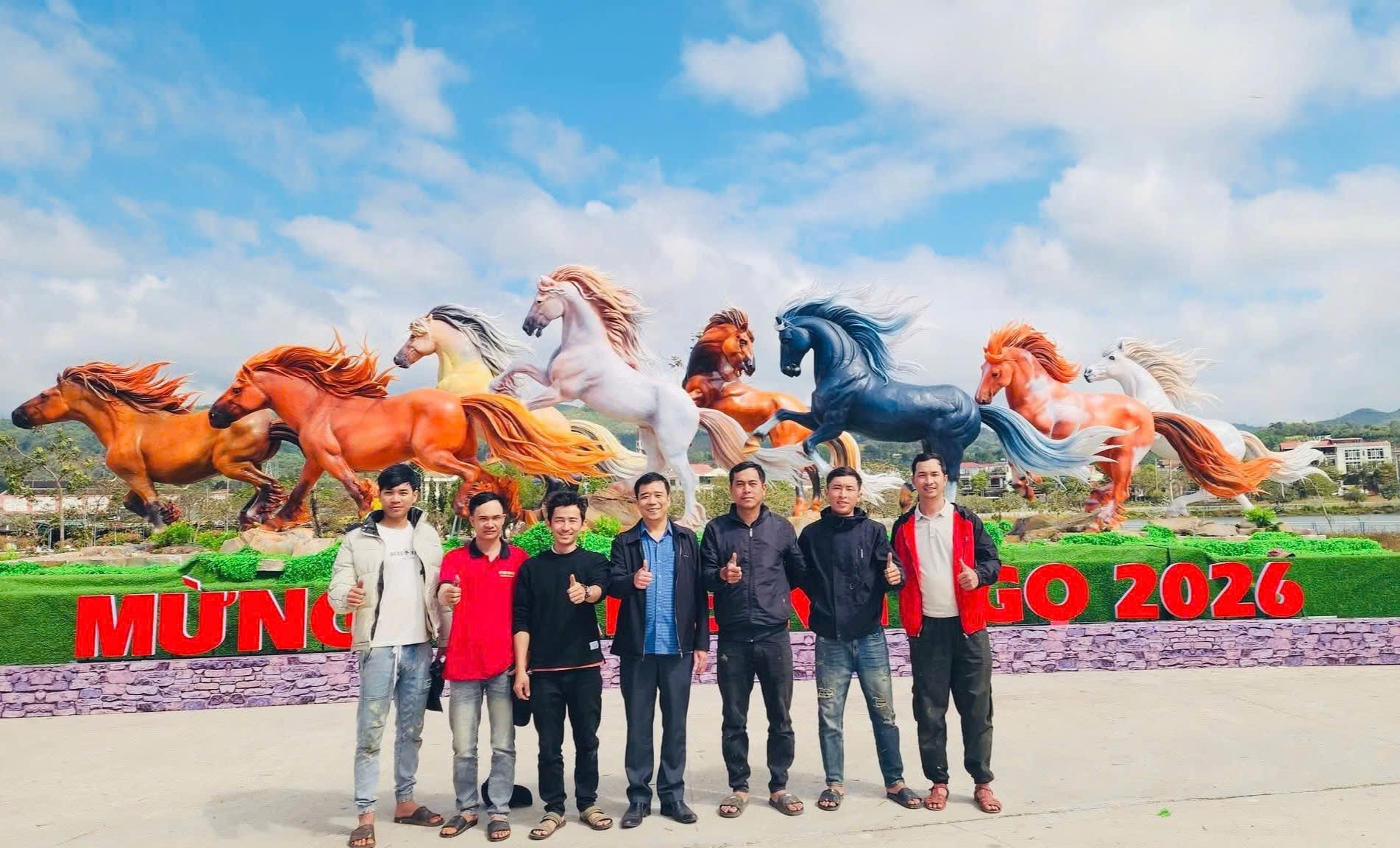 Linh vật Tết Bính Ngọ 2026 ra mắt nhiều nơi ở Quảng Trị- Ảnh 7.