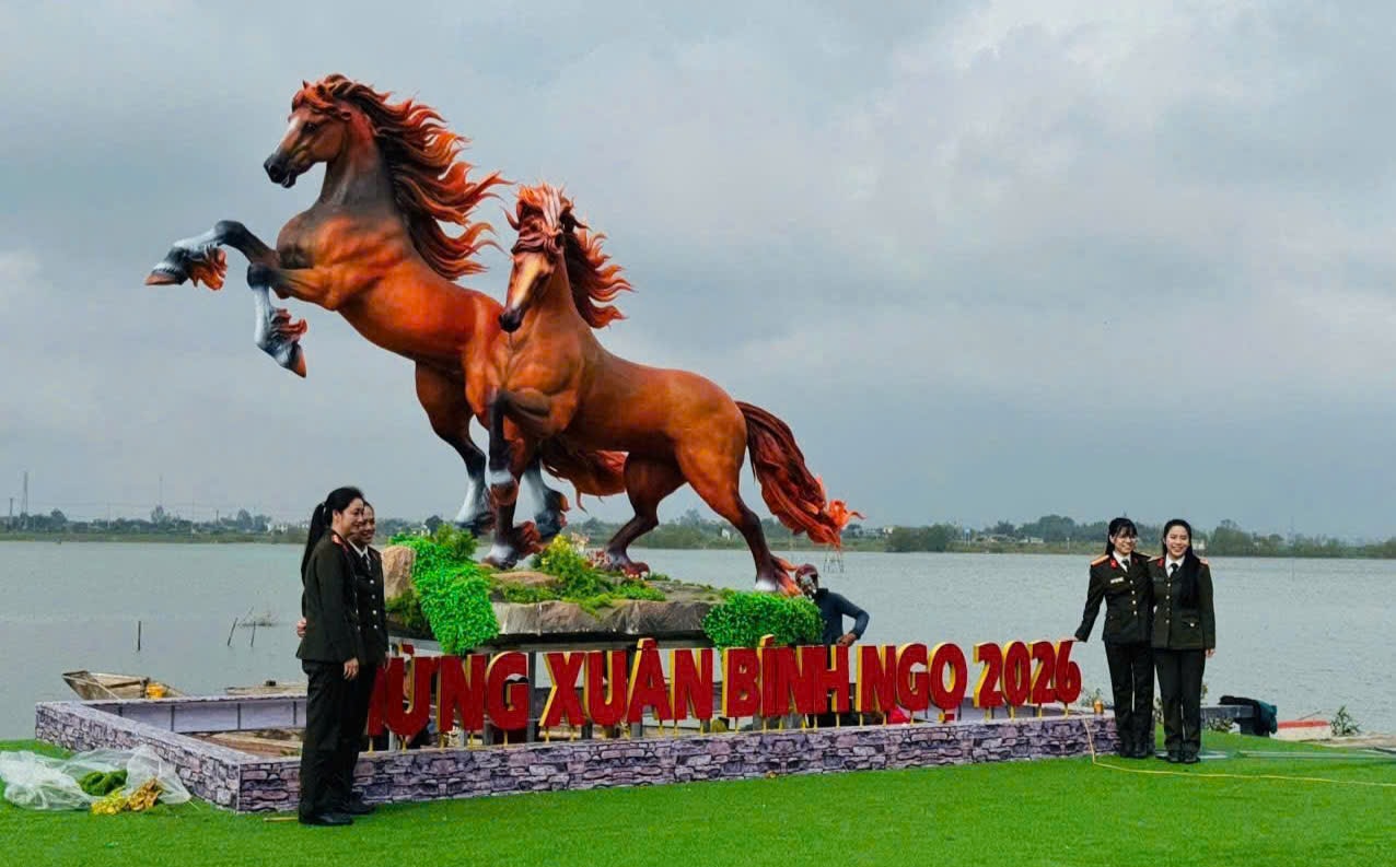 Linh vật Tết Bính Ngọ 2026 ra mắt nhiều nơi ở Quảng Trị- Ảnh 4.